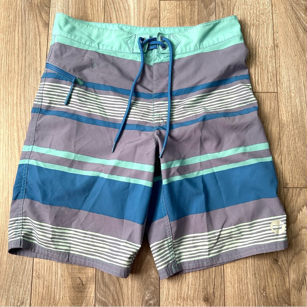 Vineyard Vines men’s board shorts blue stripes size 28